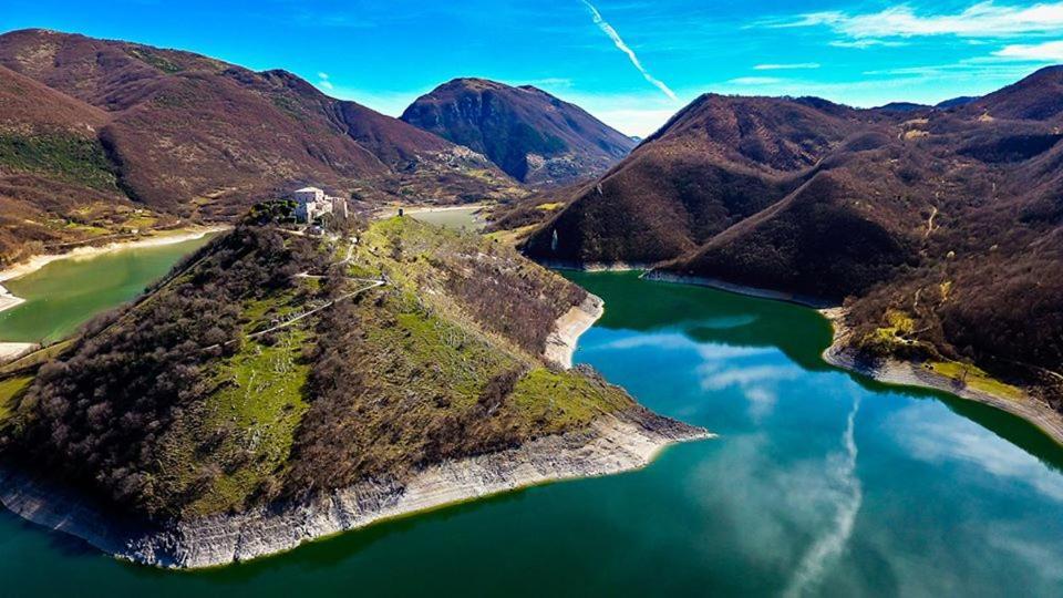 Stanza Con Terrazzo Vista Lago - Lakeholiday Кастель-ді-Тора Екстер'єр фото