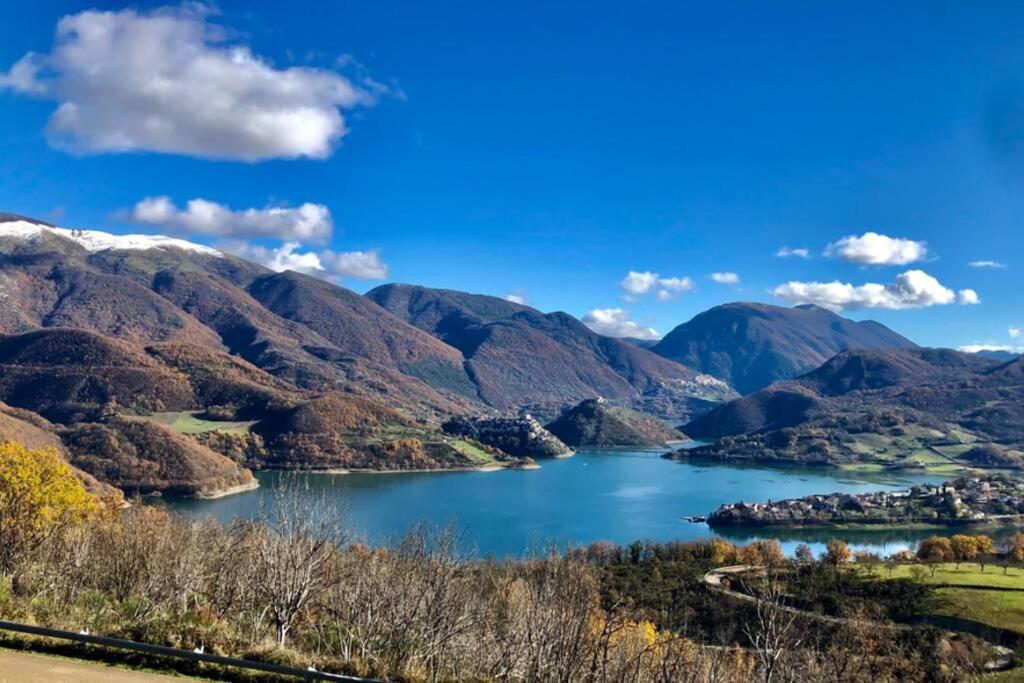Stanza Con Terrazzo Vista Lago - Lakeholiday Кастель-ді-Тора Екстер'єр фото