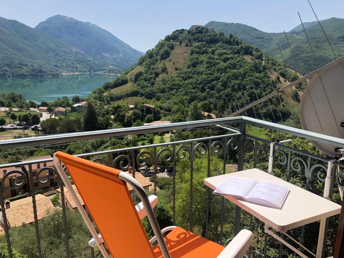 Stanza Con Terrazzo Vista Lago - Lakeholiday Кастель-ді-Тора Екстер'єр фото