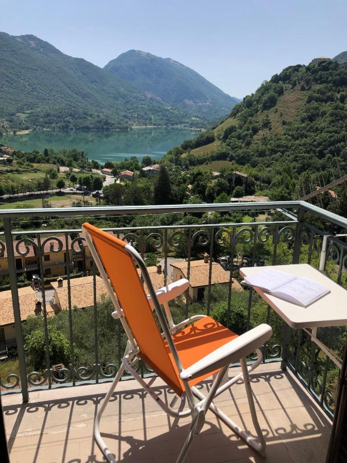 Stanza Con Terrazzo Vista Lago - Lakeholiday Кастель-ді-Тора Екстер'єр фото