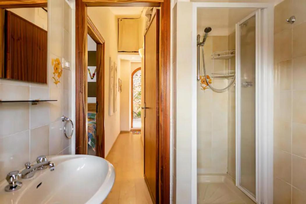 Stanza Con Terrazzo Vista Lago - Lakeholiday Кастель-ді-Тора Екстер'єр фото