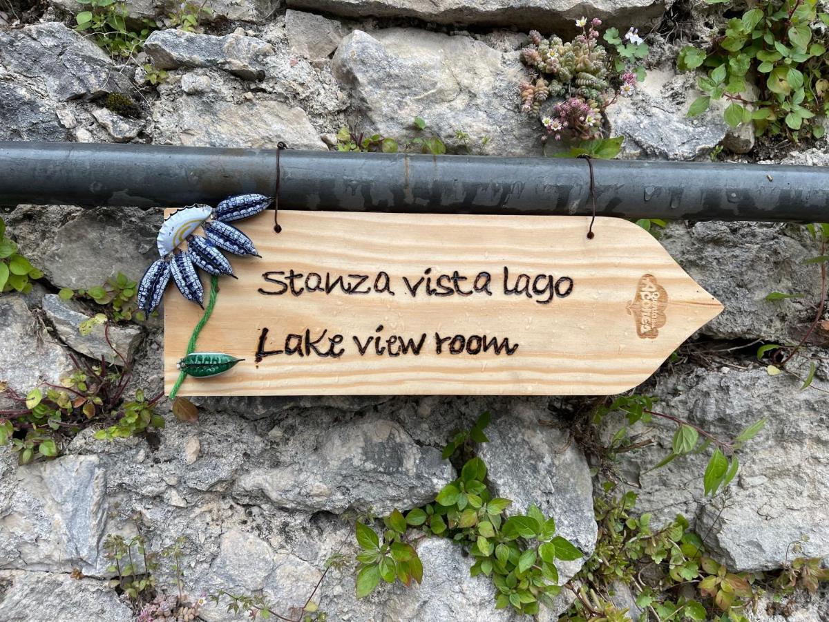 Stanza Con Terrazzo Vista Lago - Lakeholiday Кастель-ді-Тора Екстер'єр фото